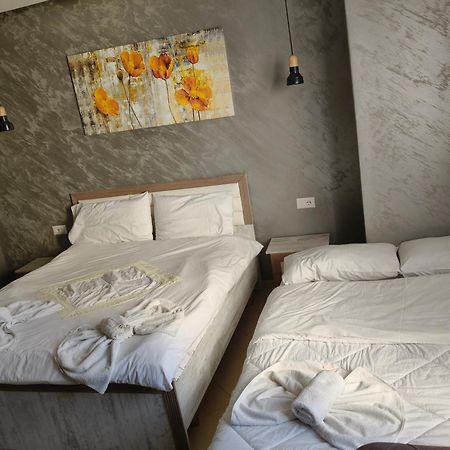 Ajilin Hotel Rooms Korce Rom bilde