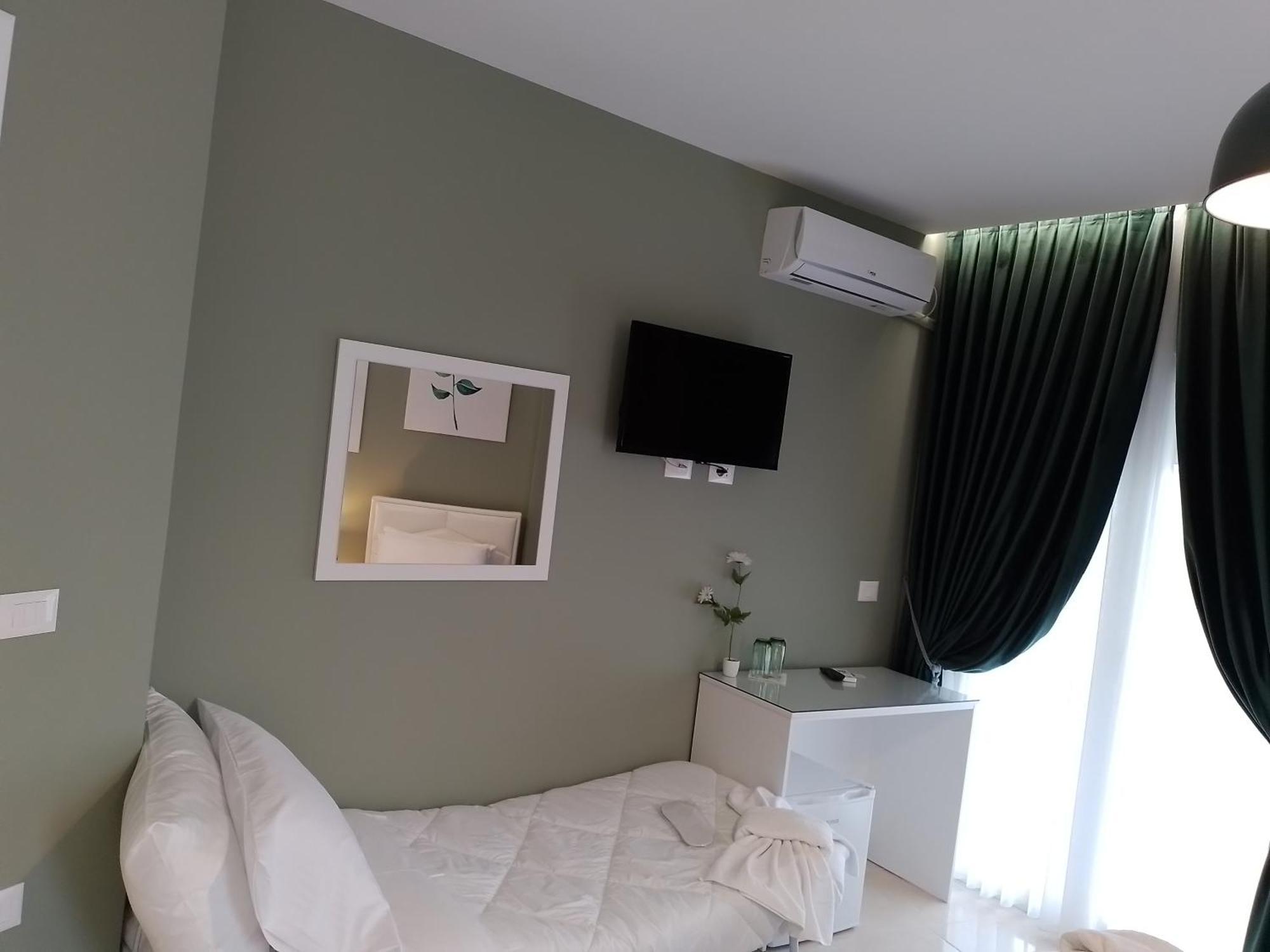 Ajilin Hotel Rooms Korce Rom bilde